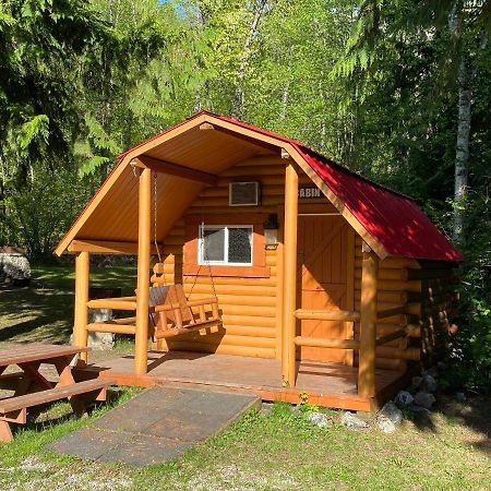 Revelstoke Rv & Cabin Resort Buitenkant foto