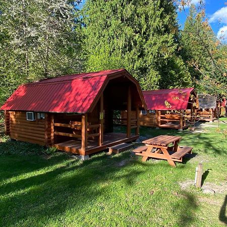 Revelstoke Rv & Cabin Resort Buitenkant foto