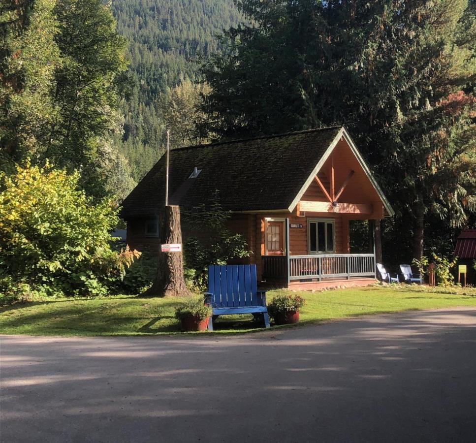 Revelstoke Rv & Cabin Resort Buitenkant foto