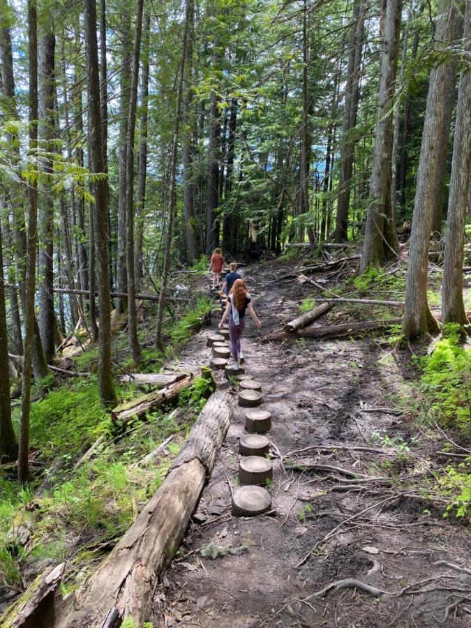 Revelstoke Rv & Cabin Resort Buitenkant foto